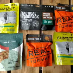 Des repas lyophilisés pour la santé et l'aventure : pâtes, porc effiloché, poisson, fajitas. Le café lyophilisé et santé est idéal pour les randonneurs.