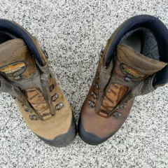 Paire de chaussures de randonnée Meindl, prêtes à laver pour de nouvelles aventures.