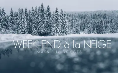 Week-end à la neige dans le Massif des Vosges, avec des sapins enneigés et un lac brumeux.