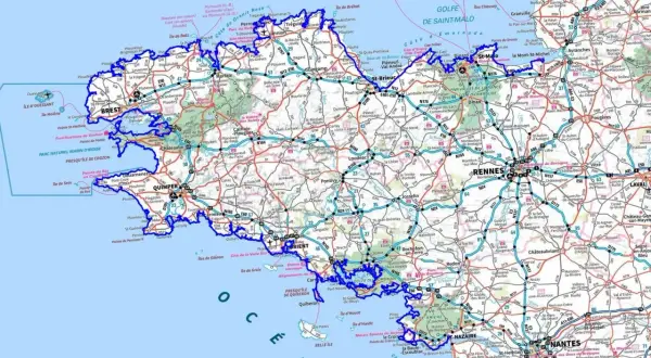 Carte routière de la Bretagne, montrant les routes principales comme la E50 et la N165, avec des villes comme Brest, Rennes et Nantes. La distance gr 34 est indiquée.