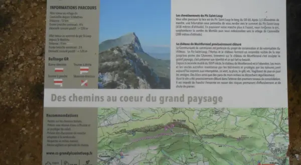 Panneau d'information sur les randonnées du Pic Saint-Loup, détaillant les parcours, le balisage et les recommandations. Le dénivelé du Pic Saint-Loup est mentionné.