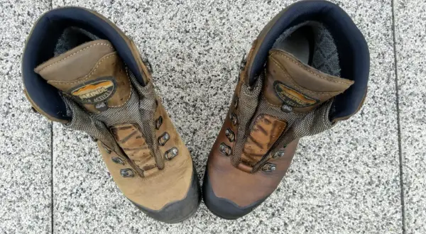 Paire de chaussures de randonnée Meindl, prêtes à laver pour de nouvelles aventures.