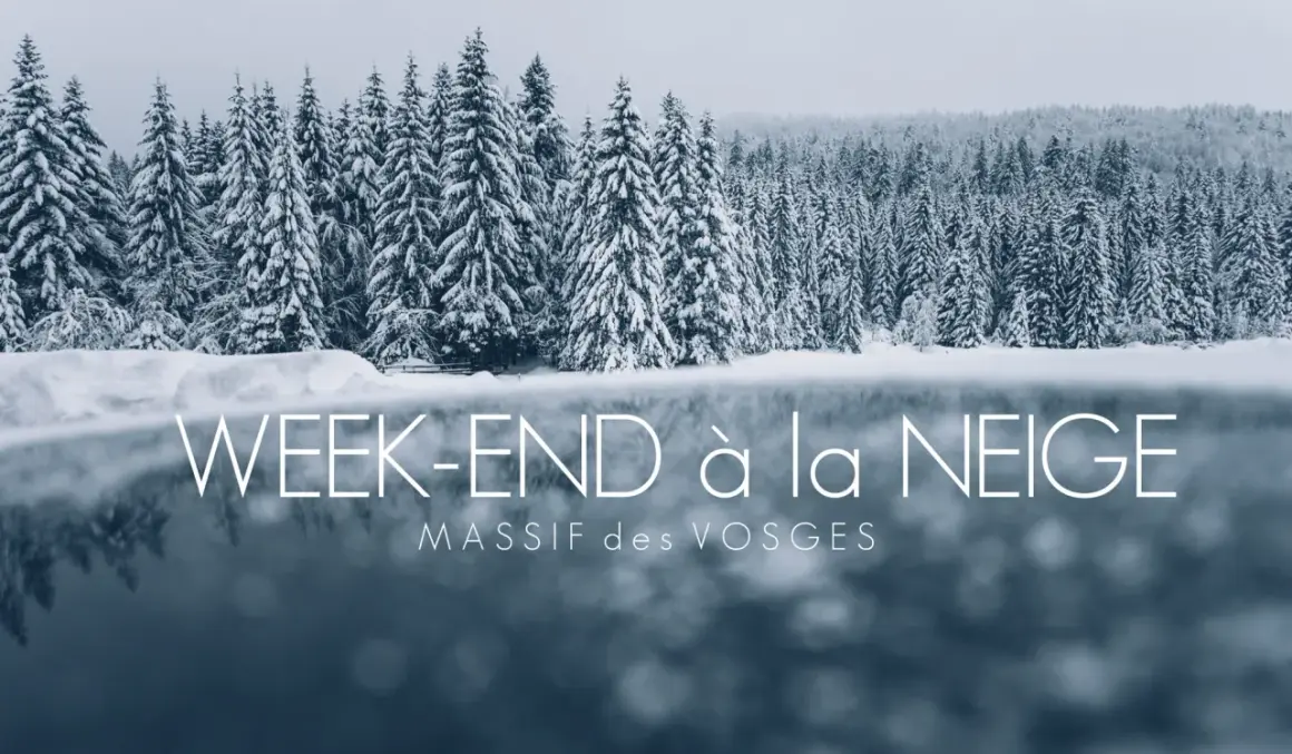 Week-end à la neige dans le Massif des Vosges, avec des sapins enneigés et un lac brumeux.
