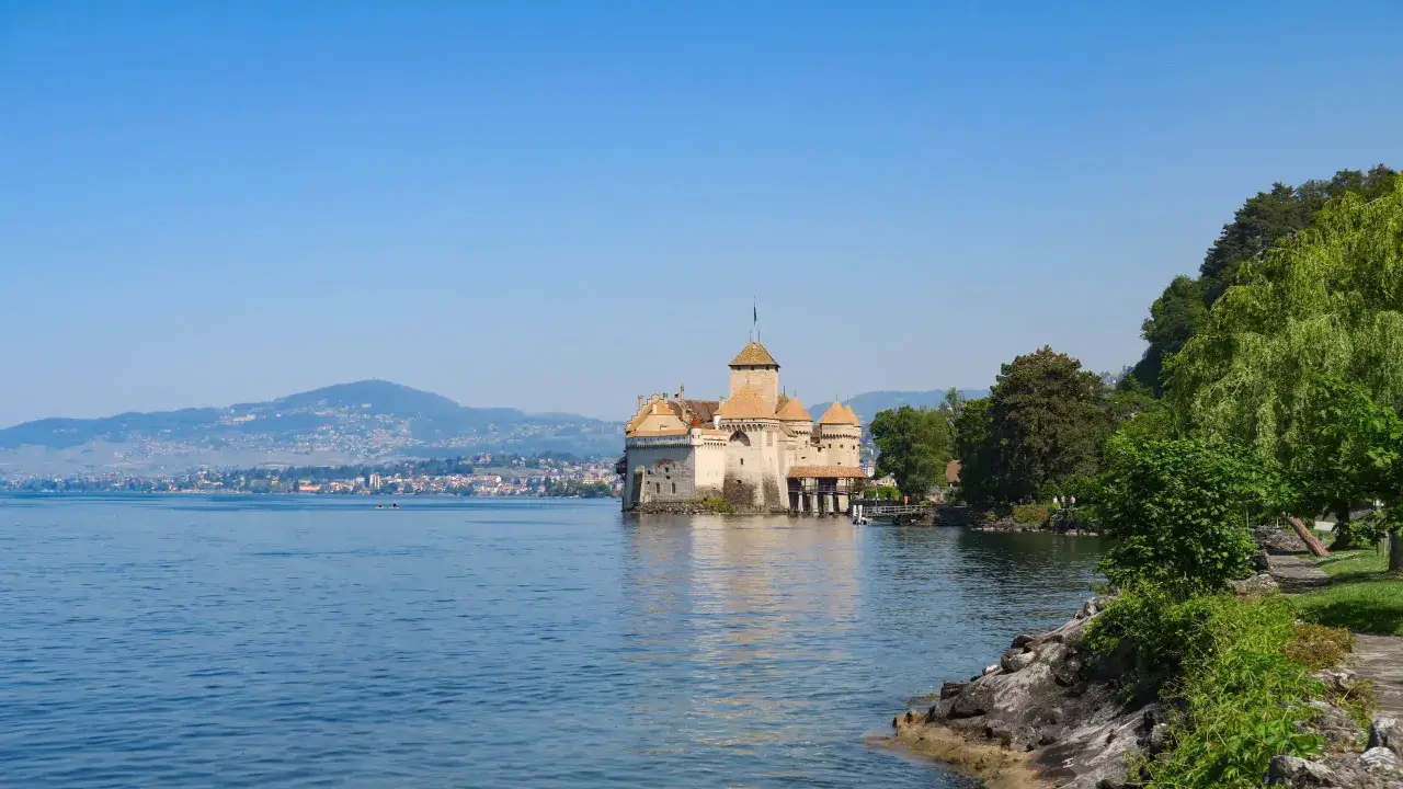 Château de Chillon, point de départ idéal pour un tour du lac Léman à vélo en 3 jours. Paysage magnifique.