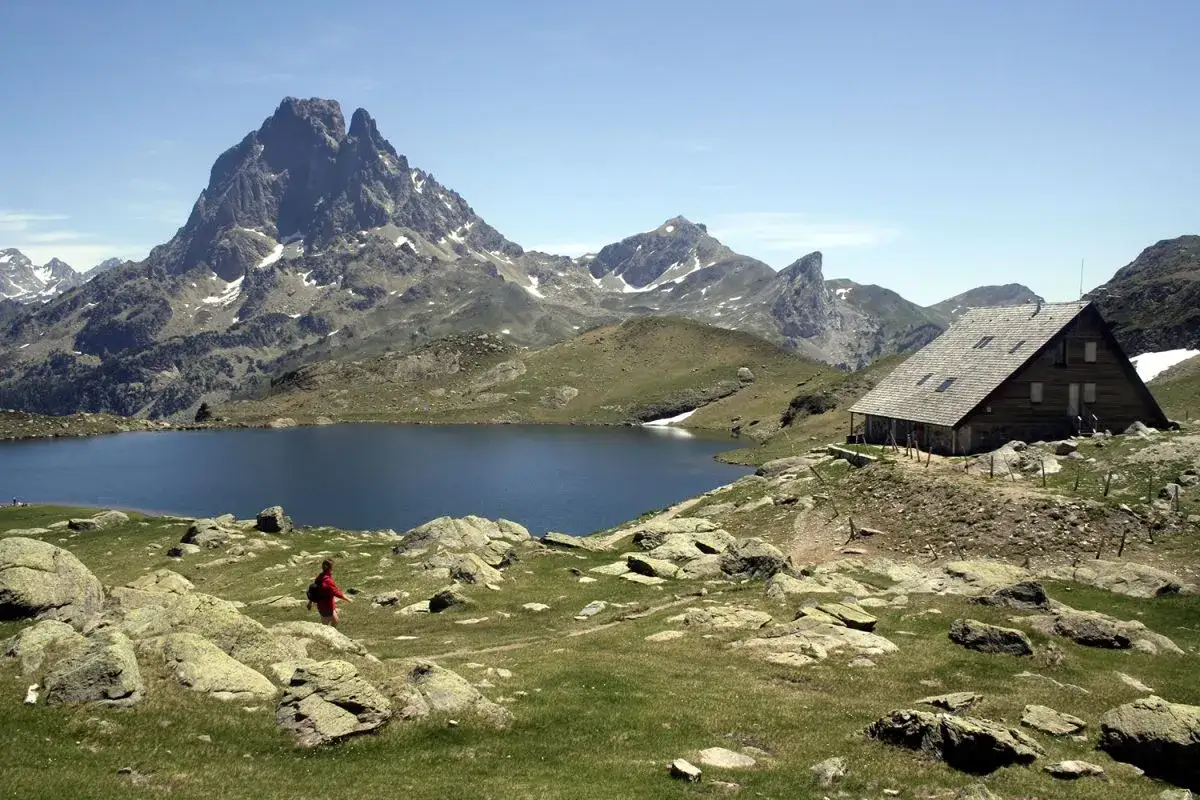 Lac d'altitude, refuge et montagne majestueuse : la plus belle randonnée France 2 jours.