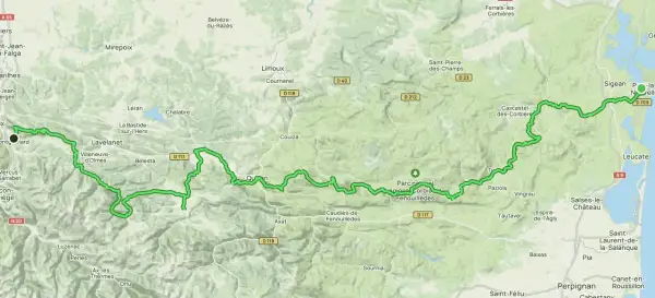 Carte du sentier cathare, montrant les étapes à travers les Pyrénées-Orientales et l'Aude, de Montségur à Sigean.