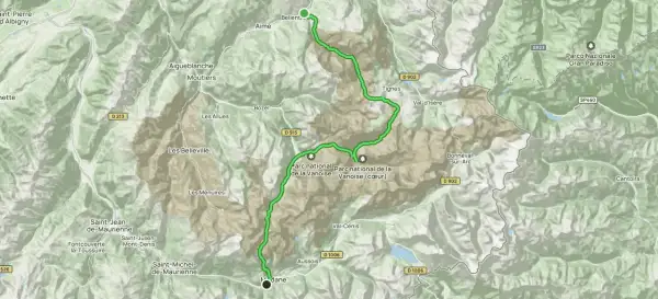 Carte d'une traversée de la Vanoise, montrant la route verte traversant le parc national, de Modane à Bellent.