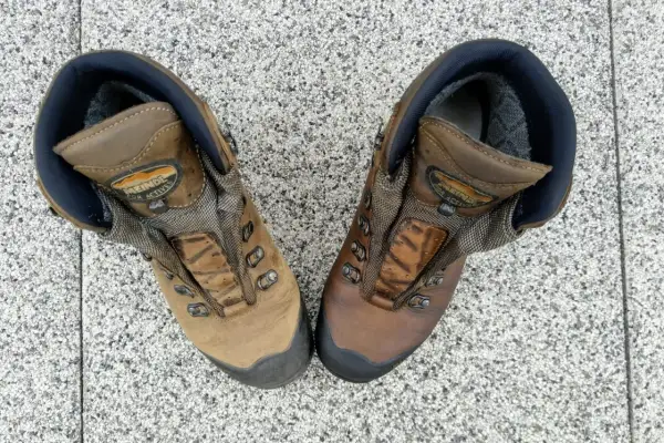 Paire de chaussures de randonnée Meindl, prêtes à laver pour de nouvelles aventures.